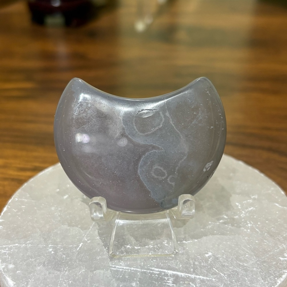 Agate crystal moon carving